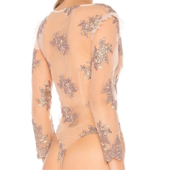 Beautiful lace bodysuit - Picture 2 of 4